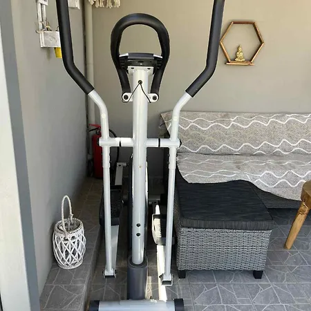 Olga's Front Yard Hanya