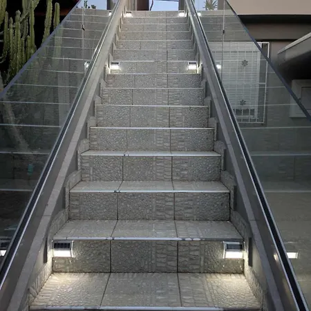 Daire Olga's Front Yard Hanya